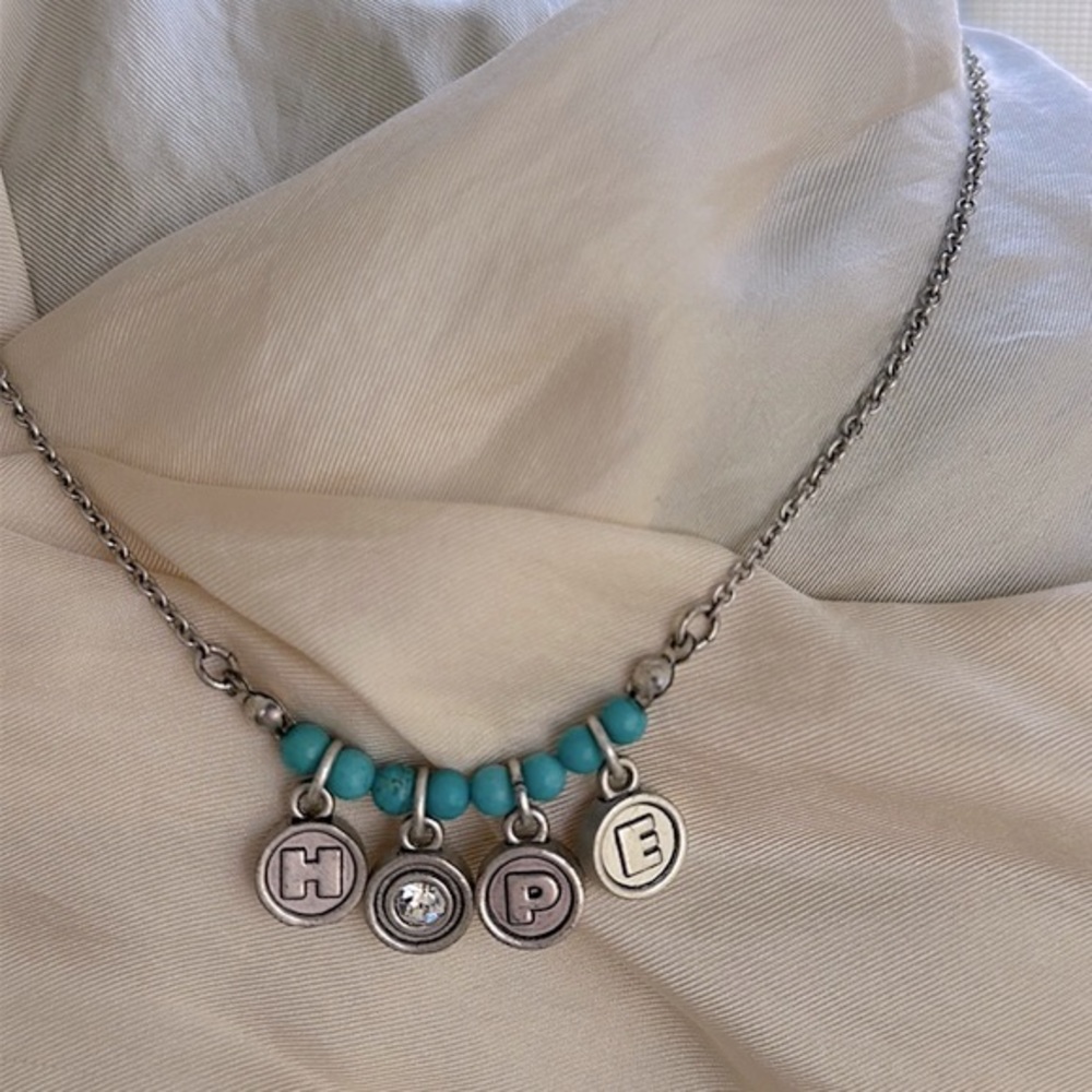 💖Silver tone necklace.